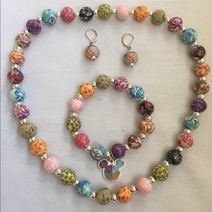 NEW MULTI-COLOR "Vera Bradley"  beautiful set.